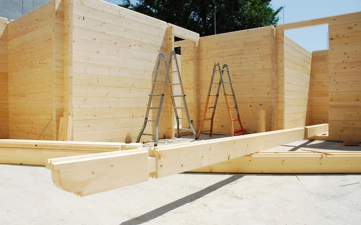 Assemblage d'une maison en kit écologique