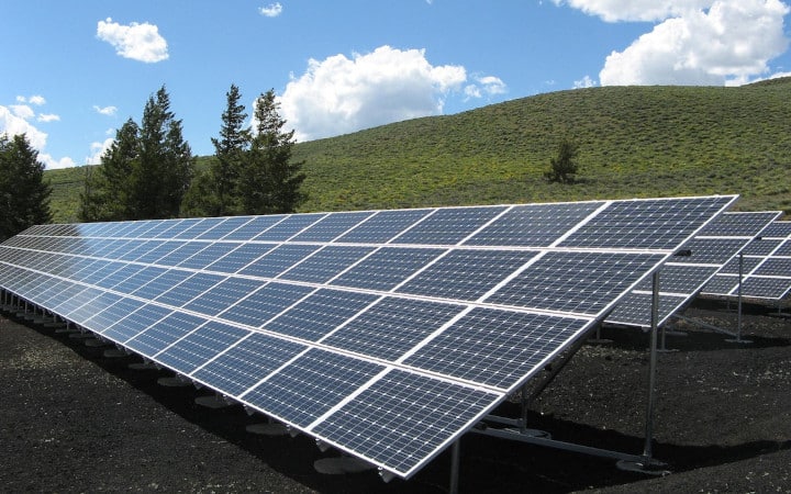 Champs de panneaux solaires