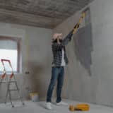 Rénovation d'une maison en commençant par la peinture