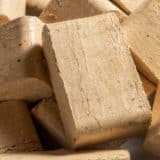 Briquette de bois compressé pour chauffage écologique naturel