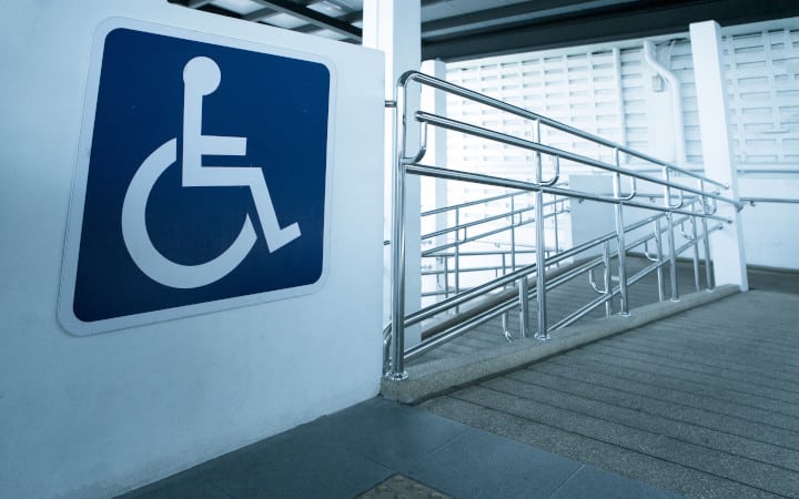 Fonds Territorial d'Accessibilité qui a servi à l'aménagement d'une rampe d'accès pour les personnes à mobilité réduite