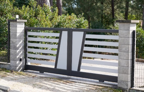 Portail alu sur mesure moderne 2 battants