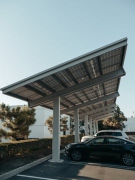 Ombrière Photovoltaïque sur un petit parking