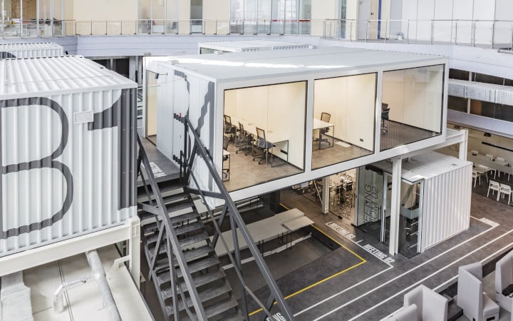 Bureau modulaire à aire ouverte avec murs transparents pour les salles de travail