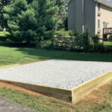 Fondations pour pose d'un abri extérieur (piscine, jardin, chalet) sur un terrain en pente