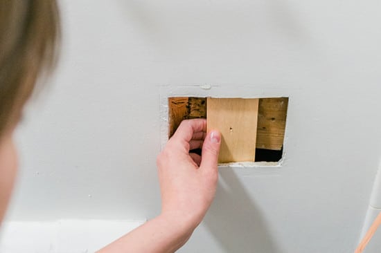 Renfort en bois pour installation d'un support tv mural dans un mur en Placo