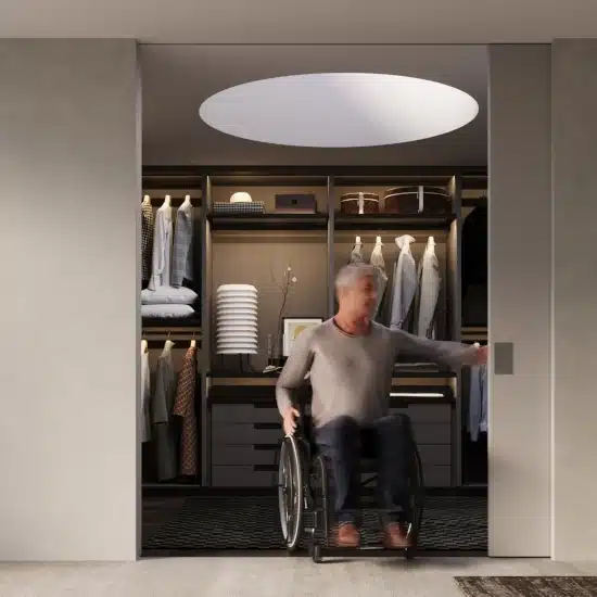 Grand dressing avec porte coulissante adapté PMR