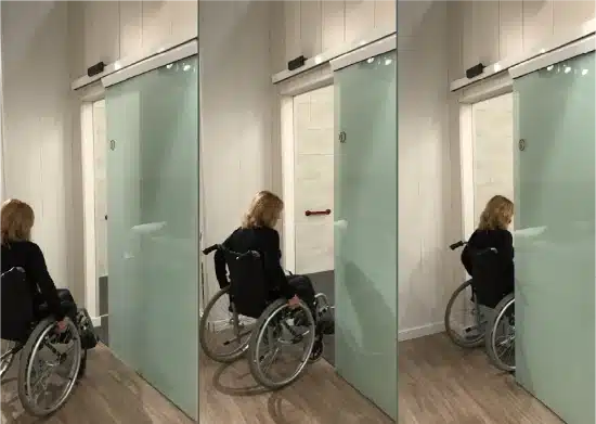 Porte d'intérieur coulissante PMR automatique