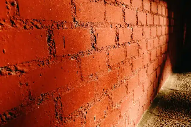 Mur en brique rouge
